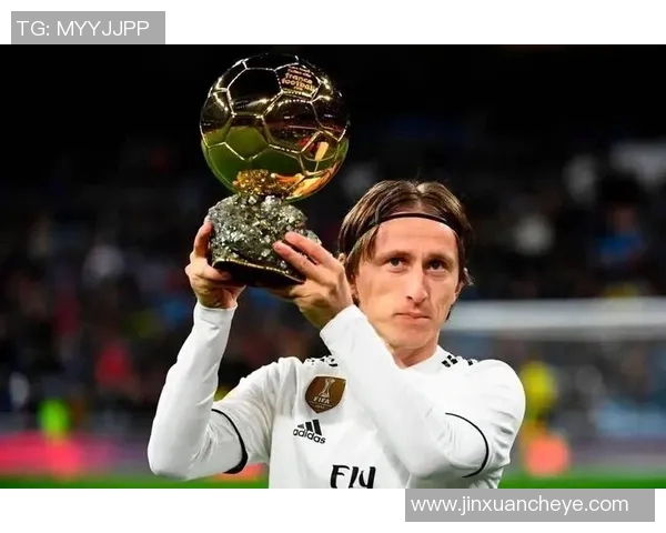 战术剖析:莫德里奇如何凭借独特视野和节奏感掌控中场比赛 战术剖析:莫德里奇如何凭借独特视野和节奏感掌控中场比赛